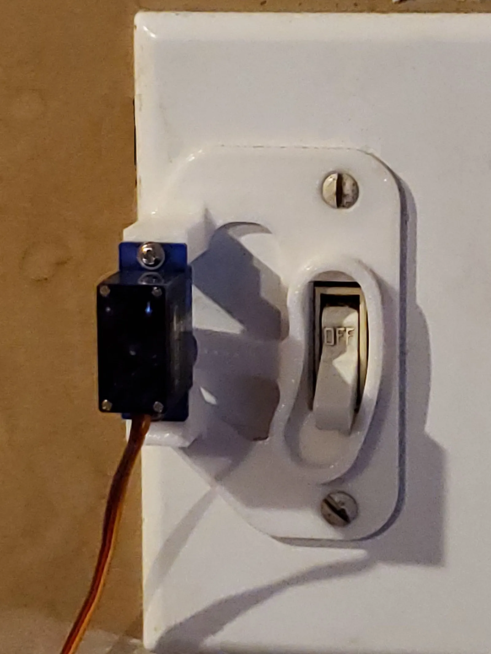 Light Switch Servo